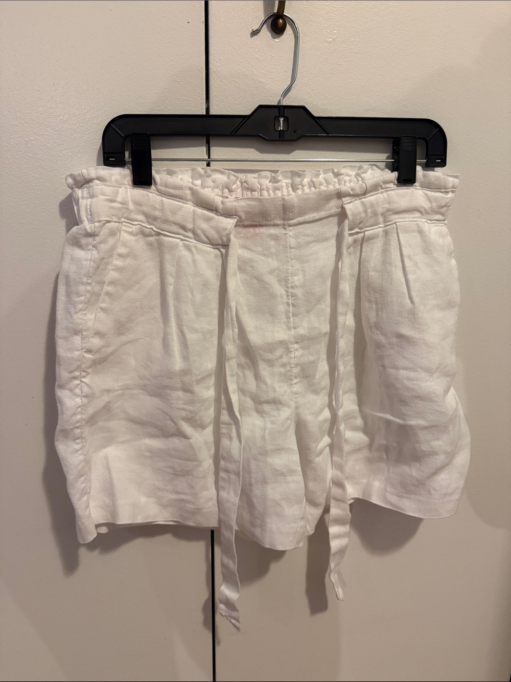 Lily Pulitzer Kaylene white linen shorts. Size M